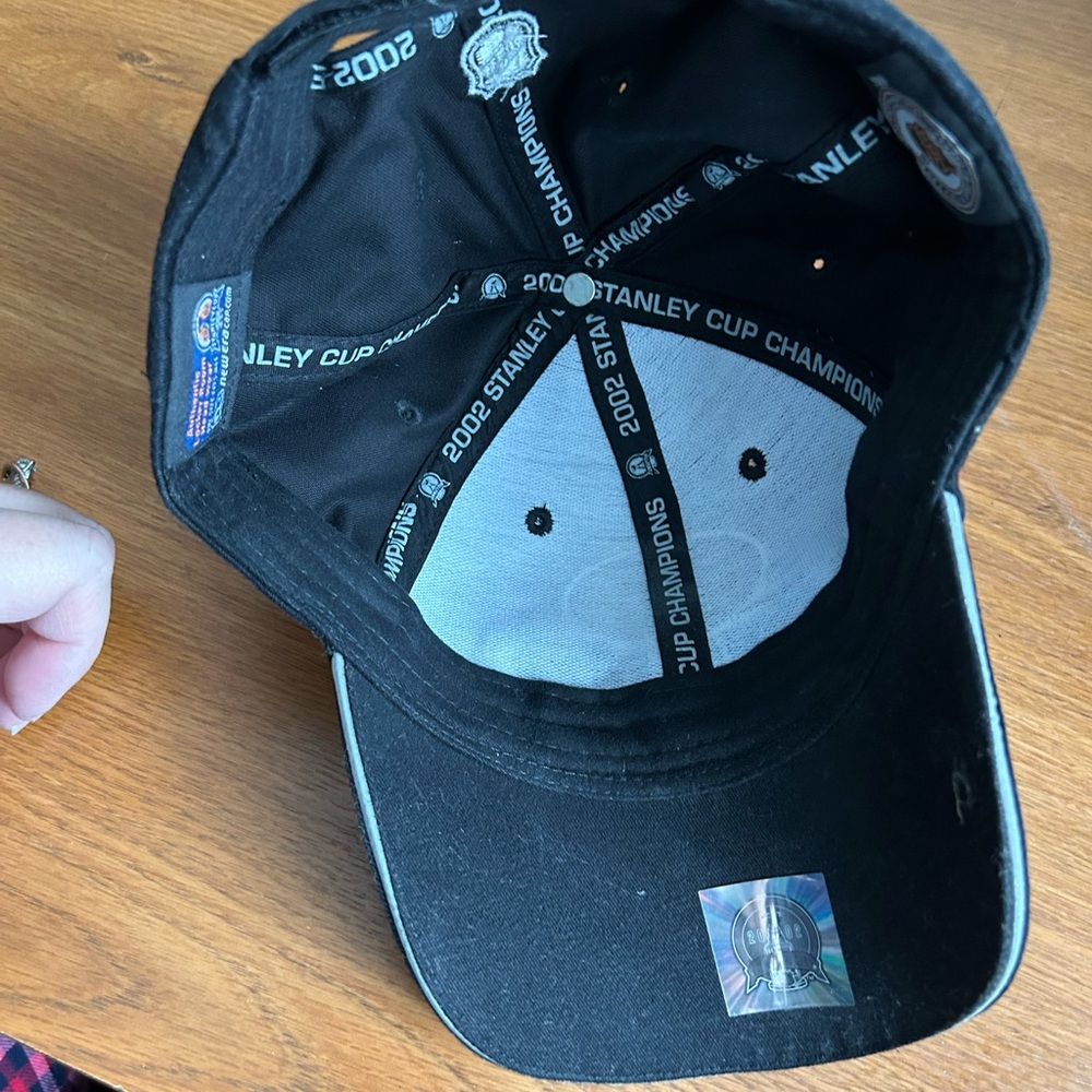 Red Wings Stanley Cup Hat - Picture 4 of 6